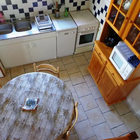 Holiday home Gite Laluque, 3 Pieces, 4 Personnes - Fr-1-360-22