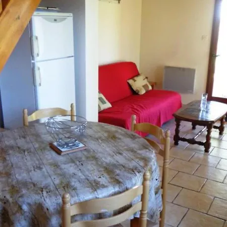 Holiday home Gite Laluque, 3 Pieces, 4 Personnes - Fr-1-360-22 *