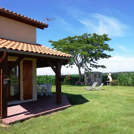 Holiday home Gite Laluque, 3 Pieces, 4 Personnes - Fr-1-360-22