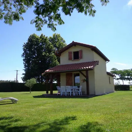 Holiday home Gite Laluque, 3 Pieces, 4 Personnes - Fr-1-360-22 Laluque